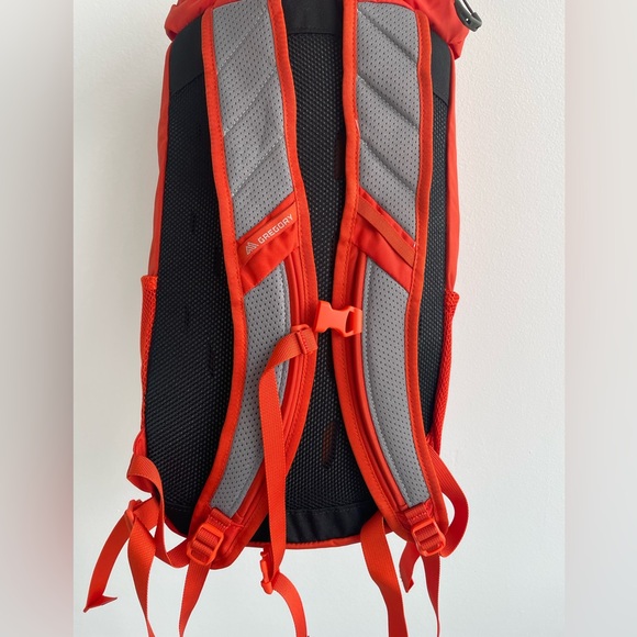 Gregory Day Pack 16L - Picture 2 of 4